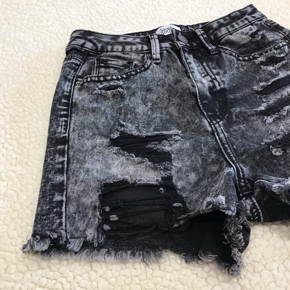 Simple Society Stretch Distressed Denim Black Jean Shorts
0 / 2 XS Extra Small - Picture 12 of 16
